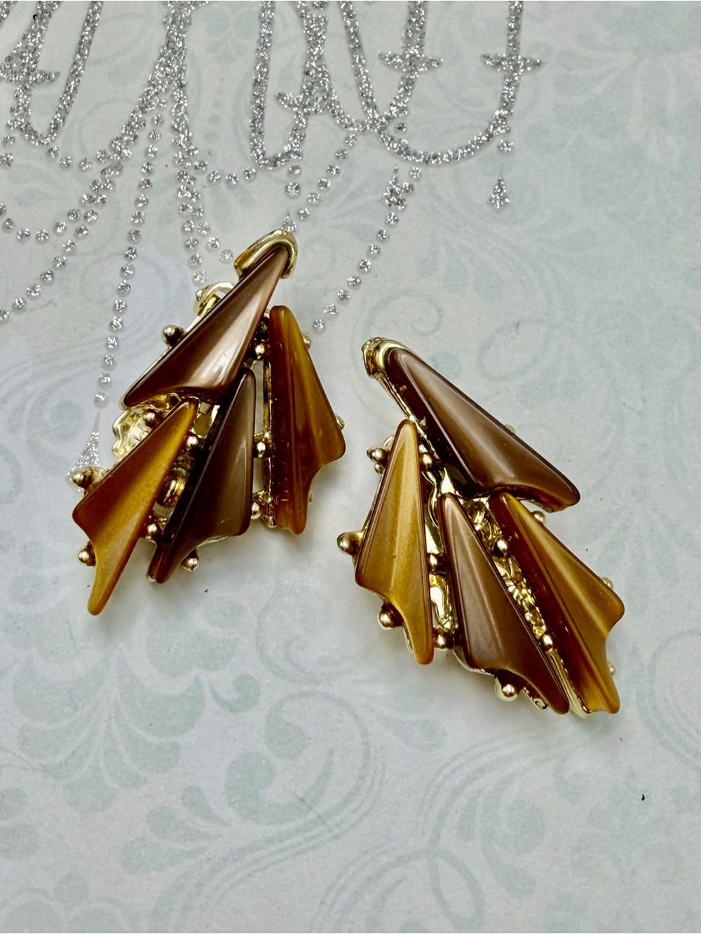 Vintage Jaycraft Thermoset Clip Earrings